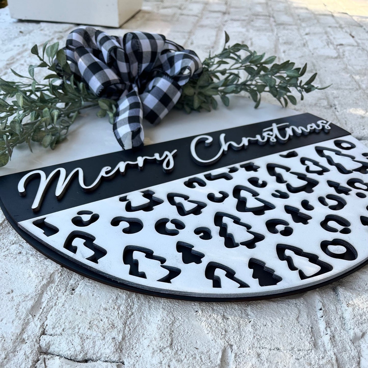 Leopard Christmas Tree Round Sign