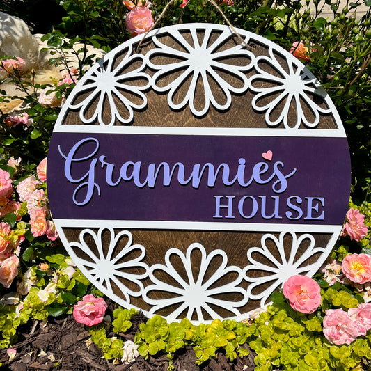 Round Daisy Grandma's House Sign