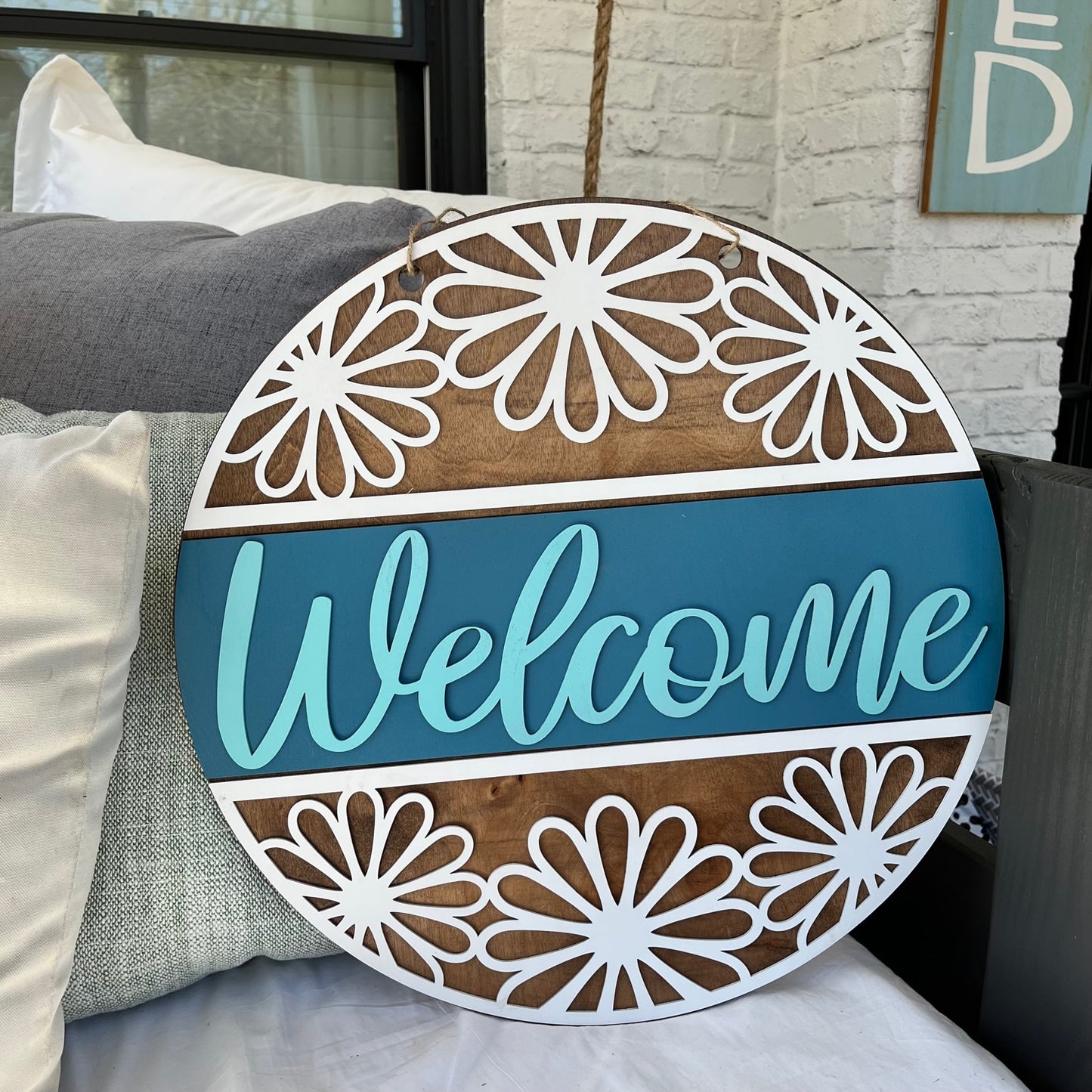 Daisy Welcome Round Sign